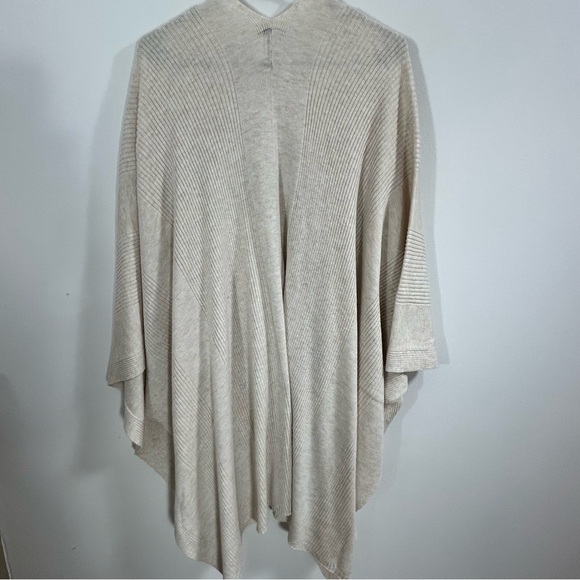 Lands' End Cream Knit Women's Cape Poncho Size: One Size - Picture 3 of 5